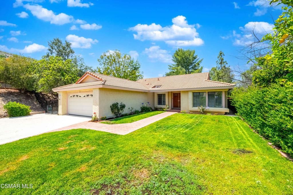 Image 4 of property listing at 27555 Freetown Lane, Agoura Hills, CA 91301