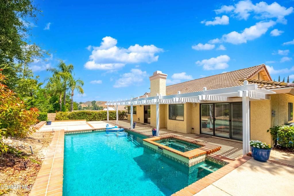 Image 40 of property listing at 27555 Freetown Lane, Agoura Hills, CA 91301