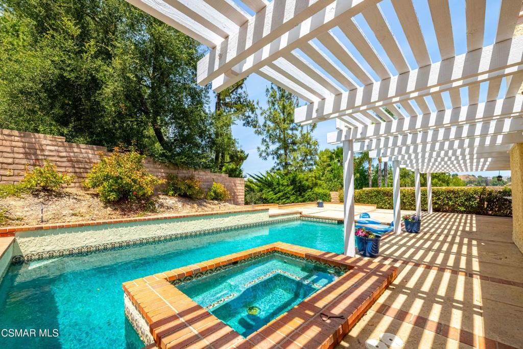 Image 43 of property listing at 27555 Freetown Lane, Agoura Hills, CA 91301