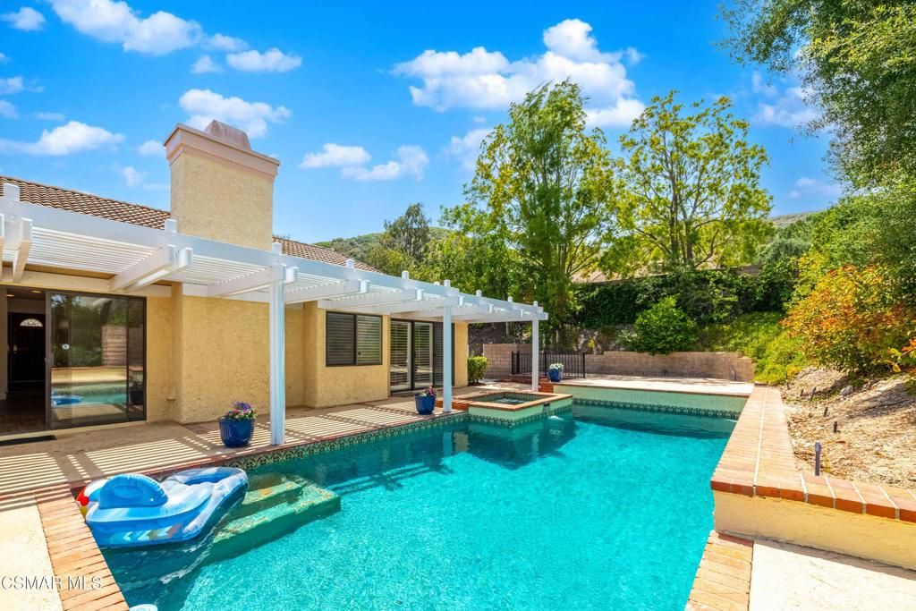Image 44 of property listing at 27555 Freetown Lane, Agoura Hills, CA 91301