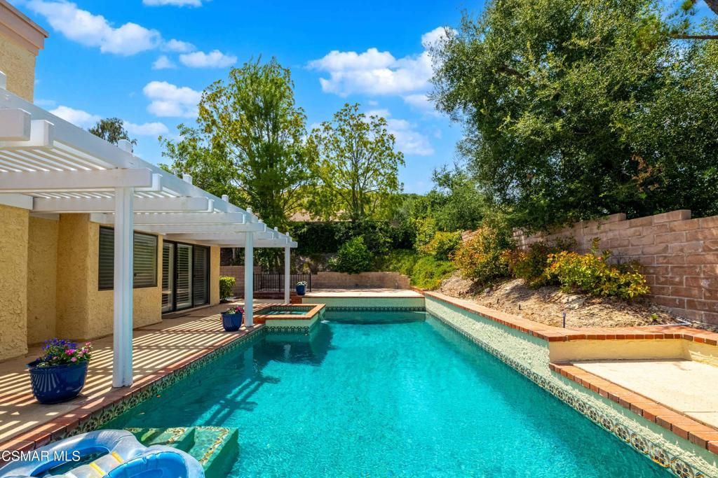 Image 45 of property listing at 27555 Freetown Lane, Agoura Hills, CA 91301