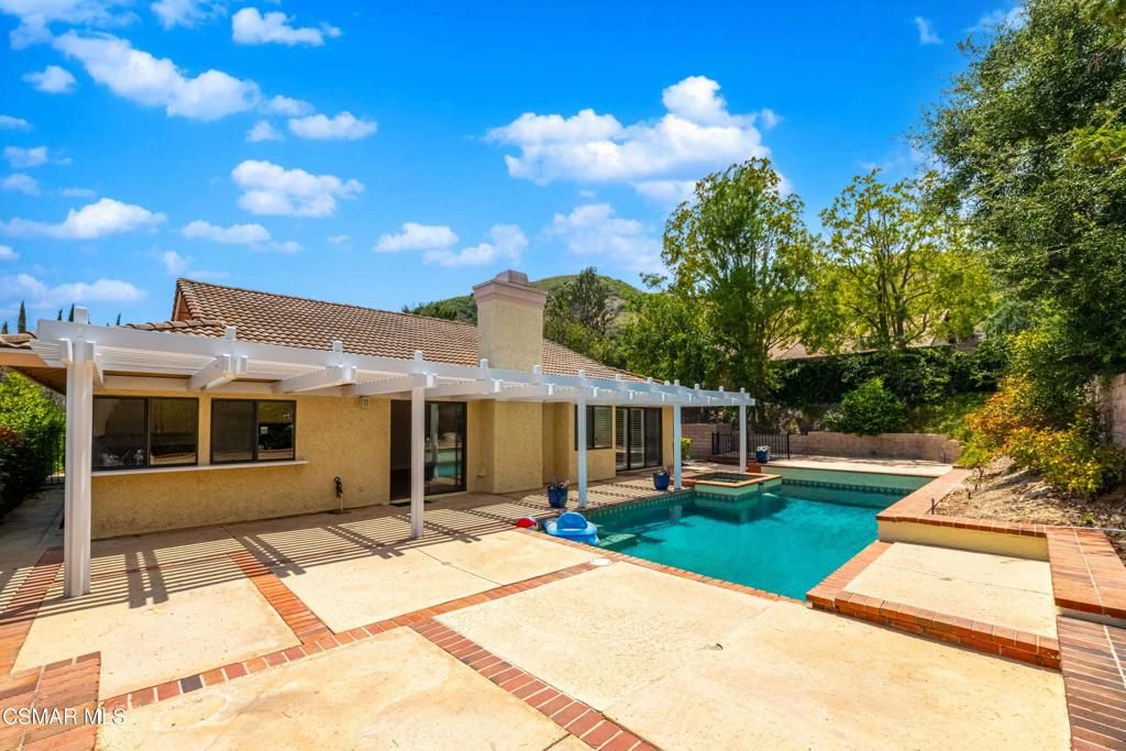 Image 46 of property listing at 27555 Freetown Lane, Agoura Hills, CA 91301
