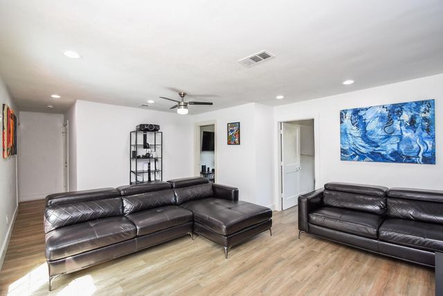 624 N Eldridge Parkway 12, Houston, TX 77079