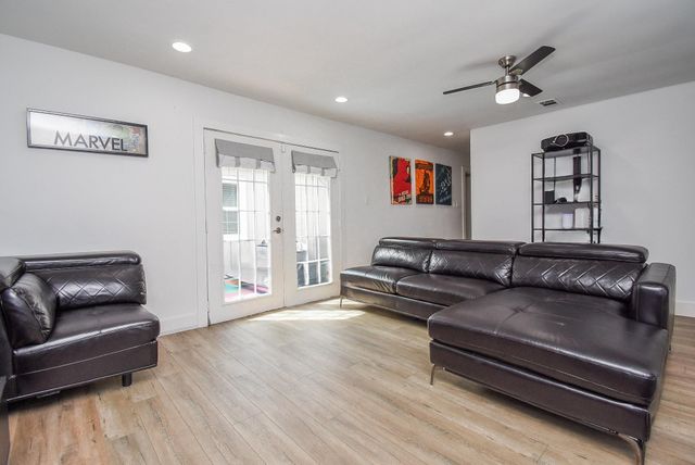 624 N Eldridge Parkway 12, Houston, TX 77079