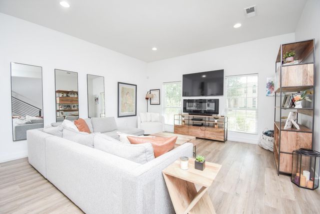 624 N Eldridge Parkway 12, Houston, TX 77079