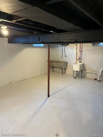 15649 E 7 Mile Rd, Detroit, MI 48205