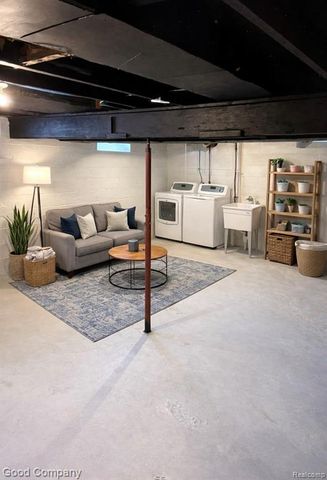 15649 E 7 Mile Rd, Detroit, MI 48205