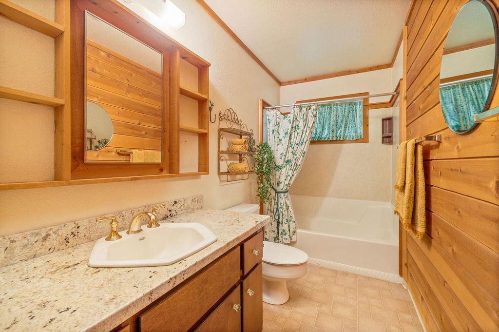 Image 16 of property listing at 54481 Pinchot Drive, North Fork, CA 93643