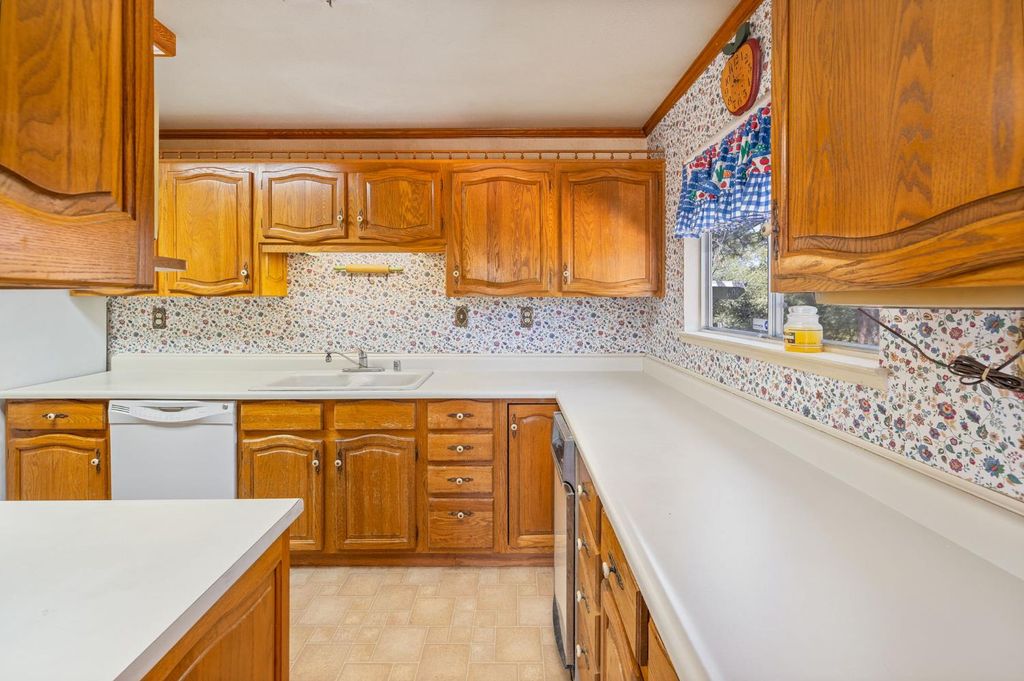 Image 5 of property listing at 54481 Pinchot Drive, North Fork, CA 93643