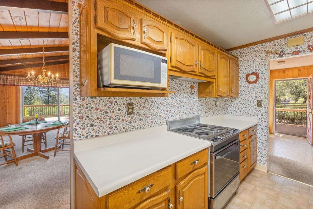 Image 6 of property listing at 54481 Pinchot Drive, North Fork, CA 93643