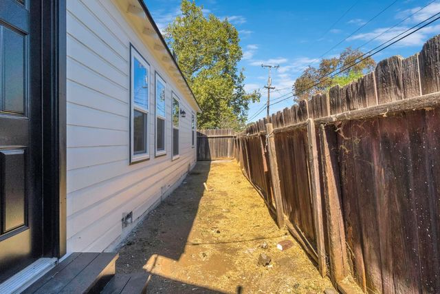 4245 E Ball Avenue, Fresno, CA 93702