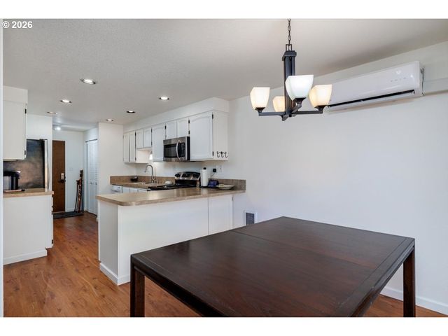 9124 Sw WILSHIRE St, Portland, OR 97225
