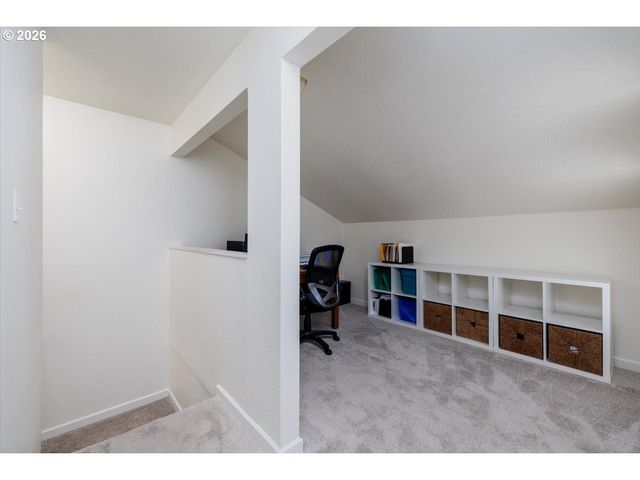 9124 Sw WILSHIRE St, Portland, OR 97225