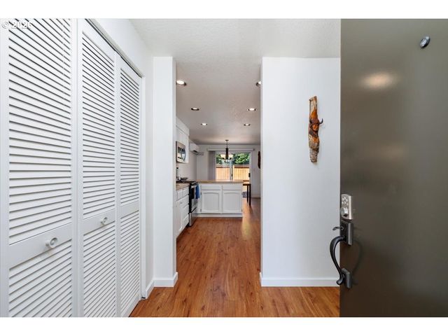 9124 Sw WILSHIRE St, Portland, OR 97225