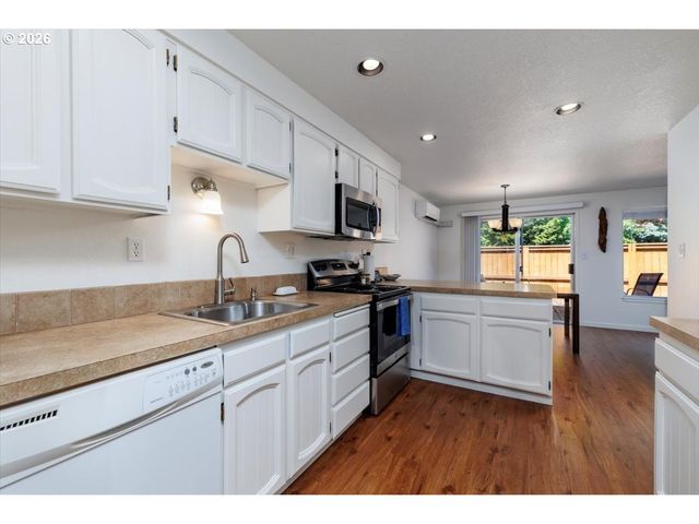 9124 Sw WILSHIRE St, Portland, OR 97225