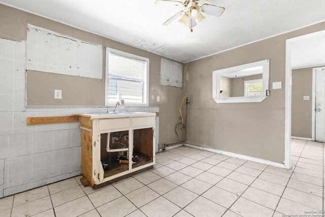 508 E Edmonds Ave, San Antonio, TX 78214