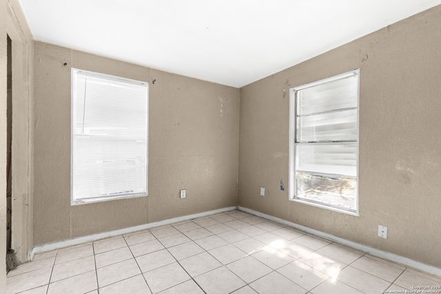 508 E Edmonds Ave, San Antonio, TX 78214