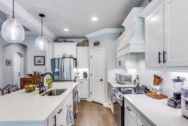 805 Woodhaven Court, Granbury, TX 76048