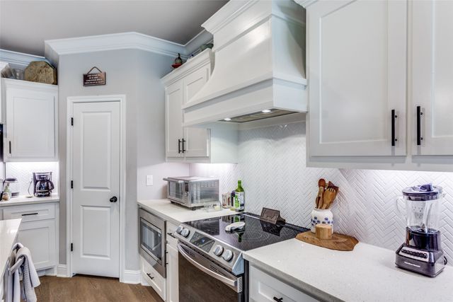 805 Woodhaven Court, Granbury, TX 76048