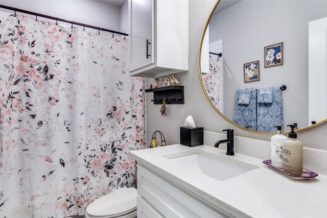 805 Woodhaven Court, Granbury, TX 76048