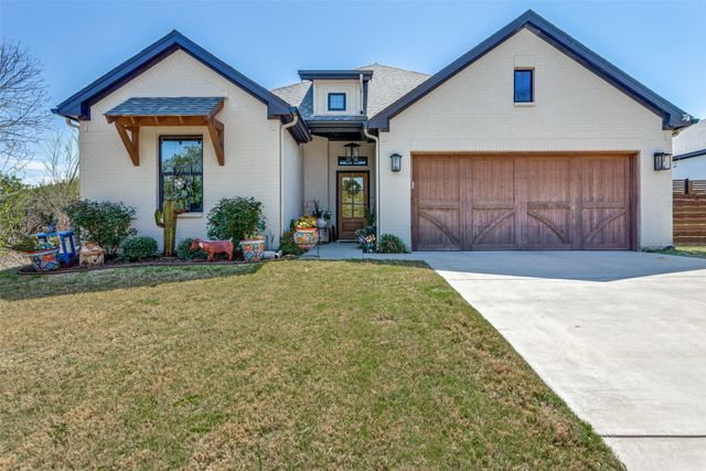 805 Woodhaven Court, Granbury, TX 76048