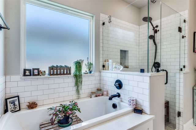 805 Woodhaven Court, Granbury, TX 76048