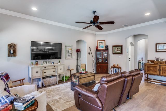 805 Woodhaven Court, Granbury, TX 76048