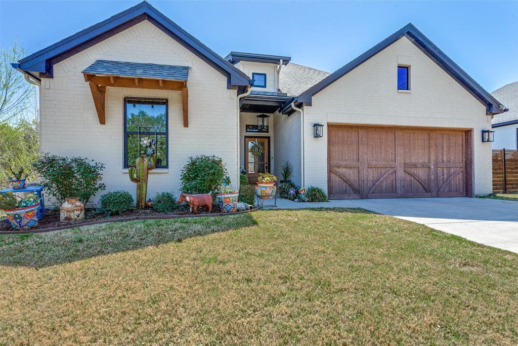 805 Woodhaven Court, Granbury, TX 76048