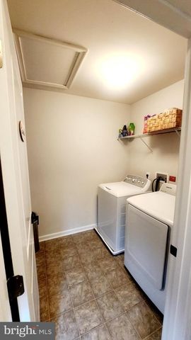 139 TOLLERTON TRAIL, Falling Waters, WV 25419