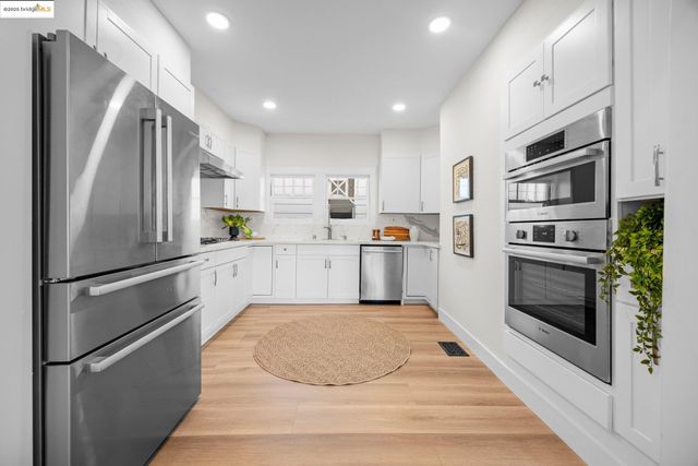 415 Sunnyslope Ave, Oakland, CA 94610