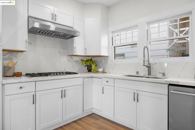 415 Sunnyslope Ave, Oakland, CA 94610