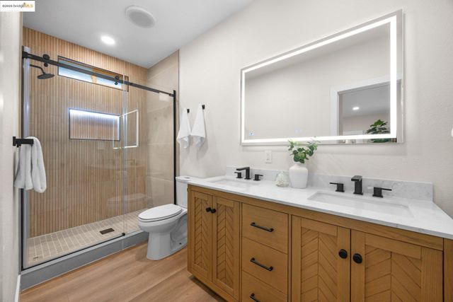 415 Sunnyslope Ave, Oakland, CA 94610