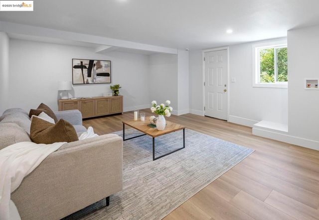 415 Sunnyslope Ave, Oakland, CA 94610