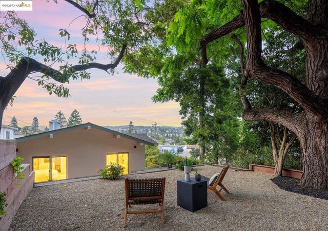 415 Sunnyslope Ave, Oakland, CA 94610