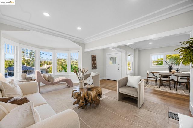 415 Sunnyslope Ave, Oakland, CA 94610