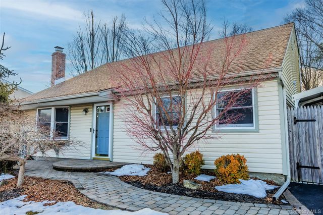 193 Glen Summer Road, Holbrook, NY 11741