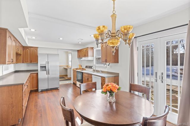 193 Glen Summer Road, Holbrook, NY 11741