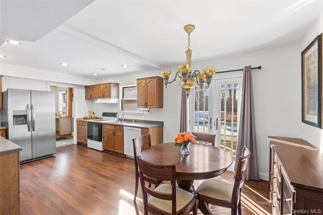 193 Glen Summer Road, Holbrook, NY 11741