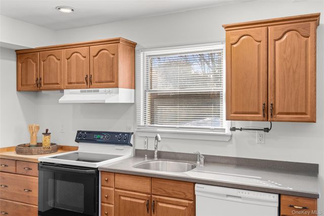 193 Glen Summer Road, Holbrook, NY 11741