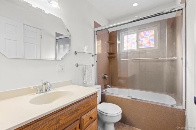 193 Glen Summer Road, Holbrook, NY 11741