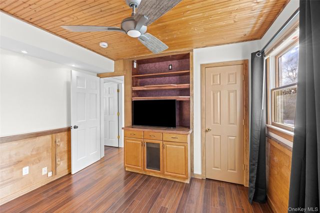 193 Glen Summer Road, Holbrook, NY 11741