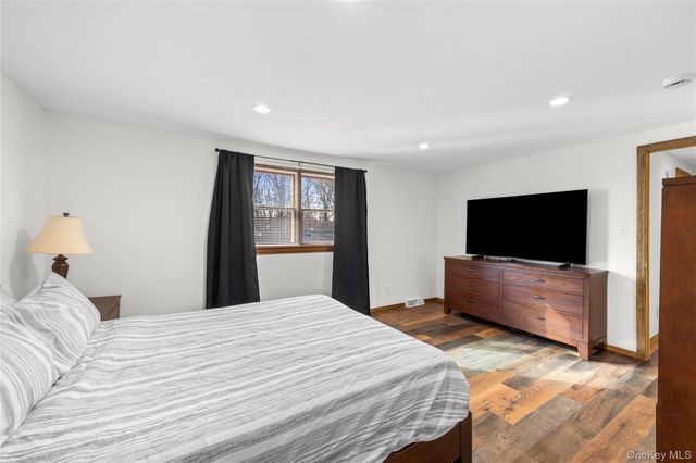 193 Glen Summer Road, Holbrook, NY 11741