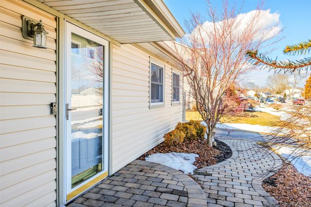 193 Glen Summer Road, Holbrook, NY 11741