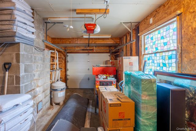 193 Glen Summer Road, Holbrook, NY 11741