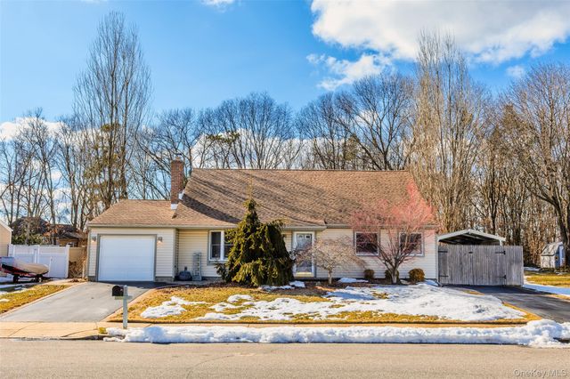 193 Glen Summer Road, Holbrook, NY 11741