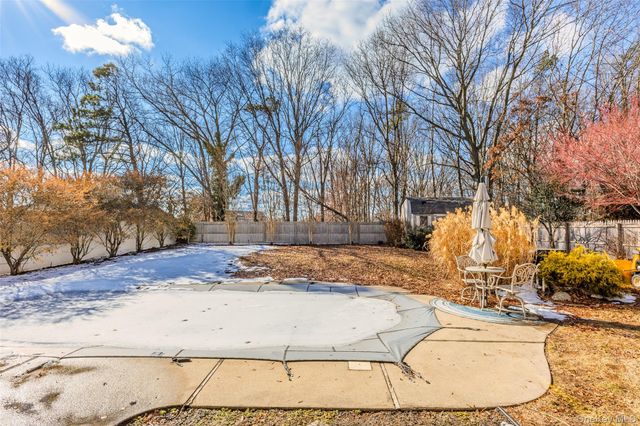 193 Glen Summer Road, Holbrook, NY 11741