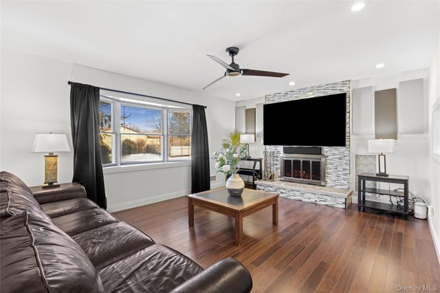 193 Glen Summer Road, Holbrook, NY 11741