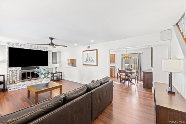 193 Glen Summer Road, Holbrook, NY 11741