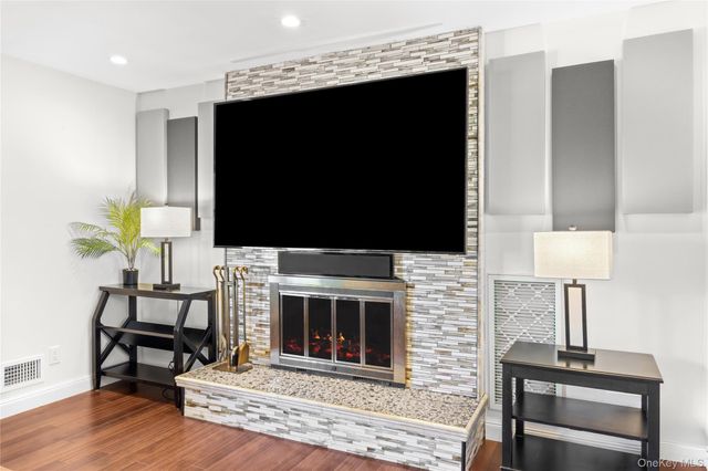 193 Glen Summer Road, Holbrook, NY 11741