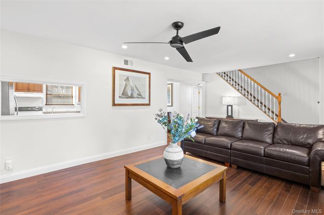 193 Glen Summer Road, Holbrook, NY 11741